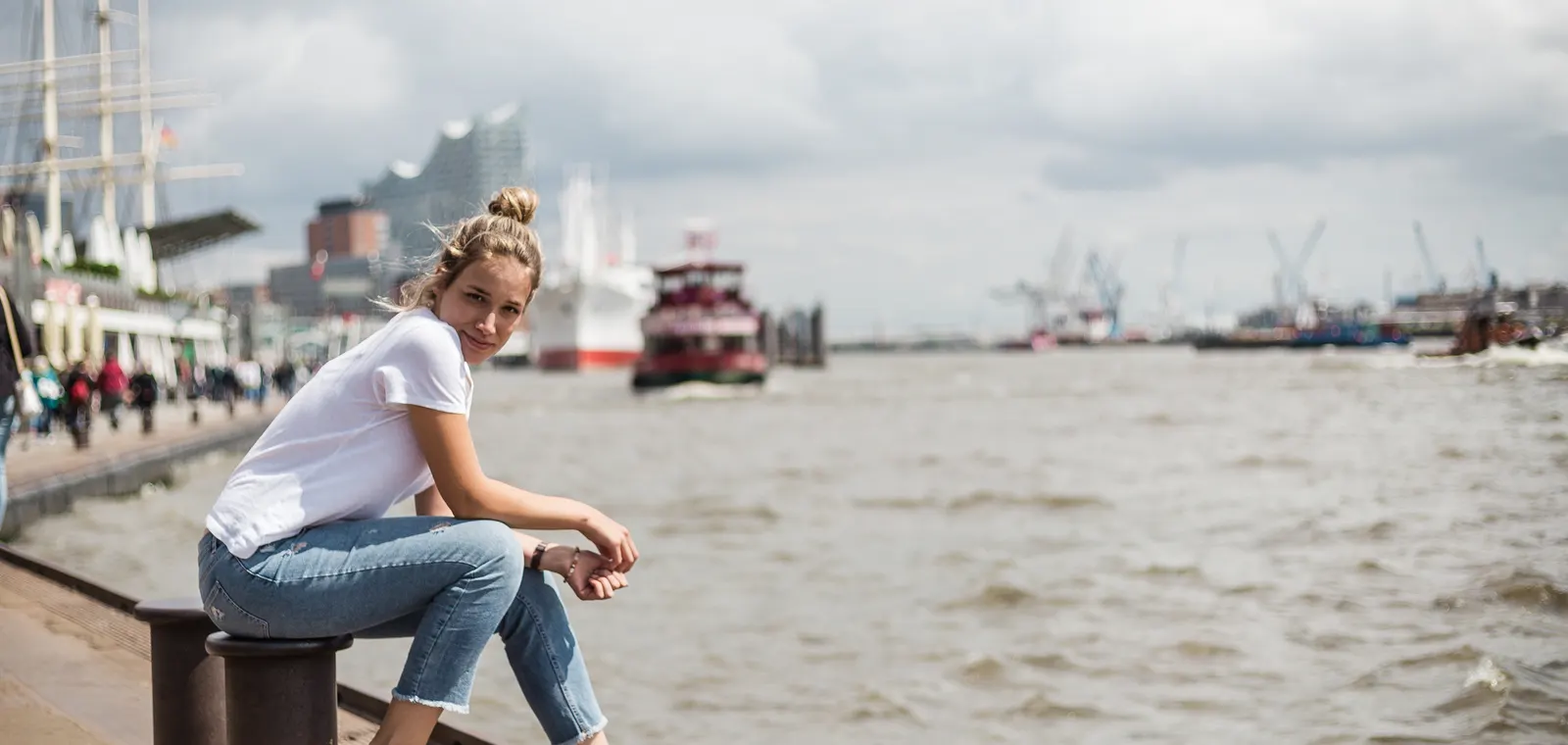 Private boat charter on the Elbe in Hamburg