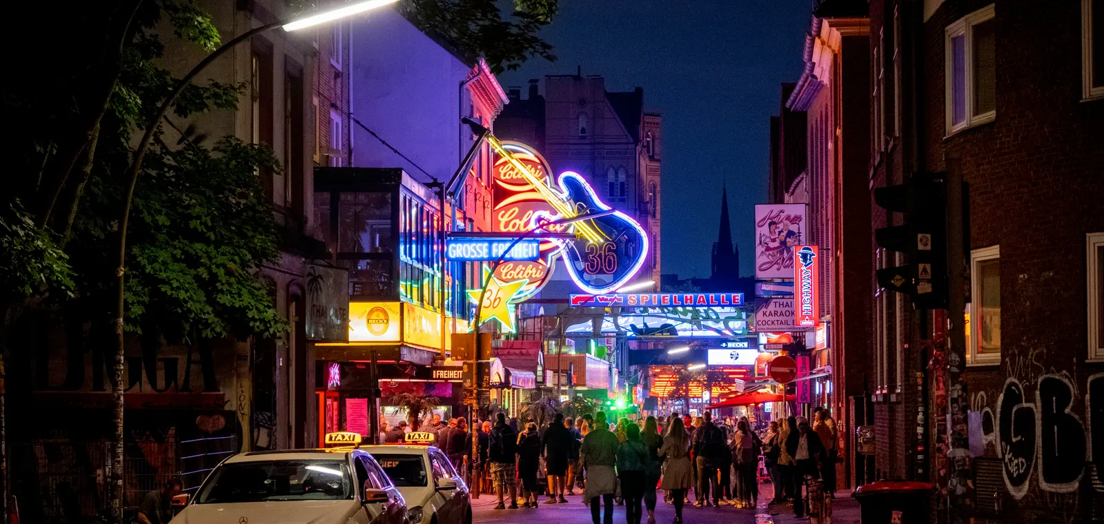 Leuchtreklamen an der Großen Freiheit auf St. Pauli